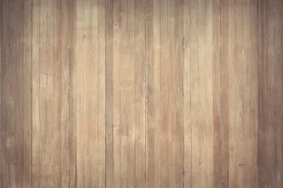 Drewniane dekoracje i naturalny blask świec sojowych